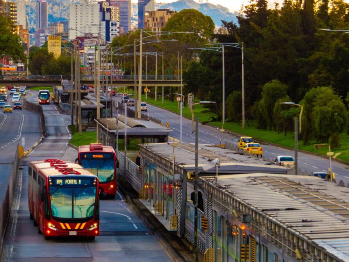 TransMilenio tiene déficit de 800 mil millones al año: Concejal Galán