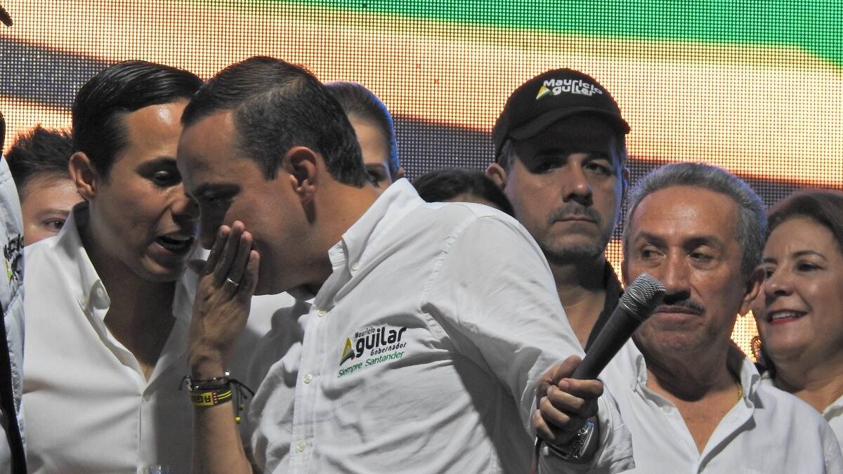 Candidatos le responden al gobernador por contacto con su familia