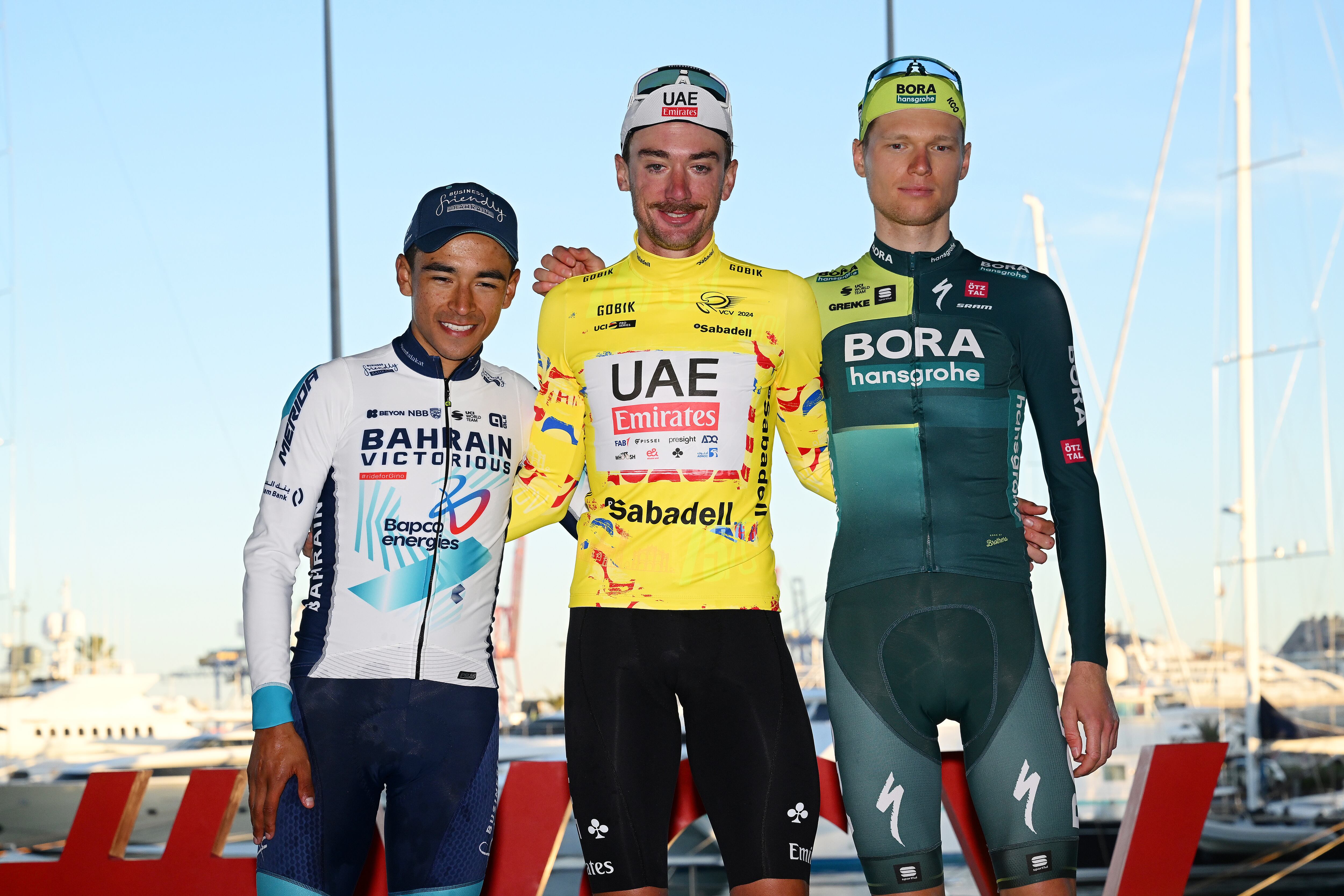 Santiago Buitrago en el podio de la Comunidad Valenciana. (Photo by Dario Belingheri/Getty Images)