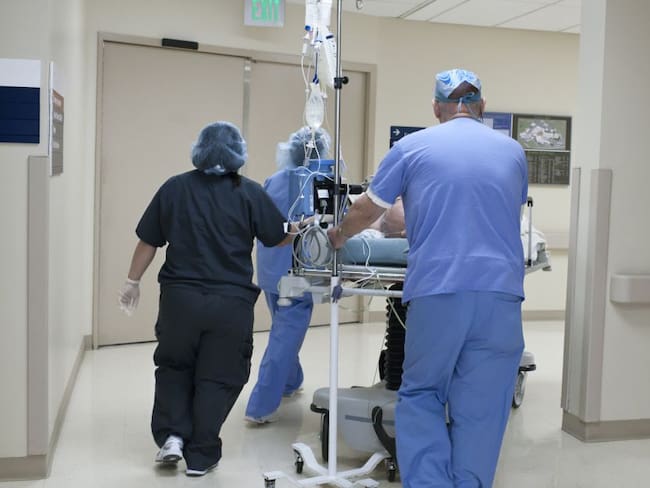EE.UU. bate nuevo récord de contagios y hospitalizaciones por COVID-19