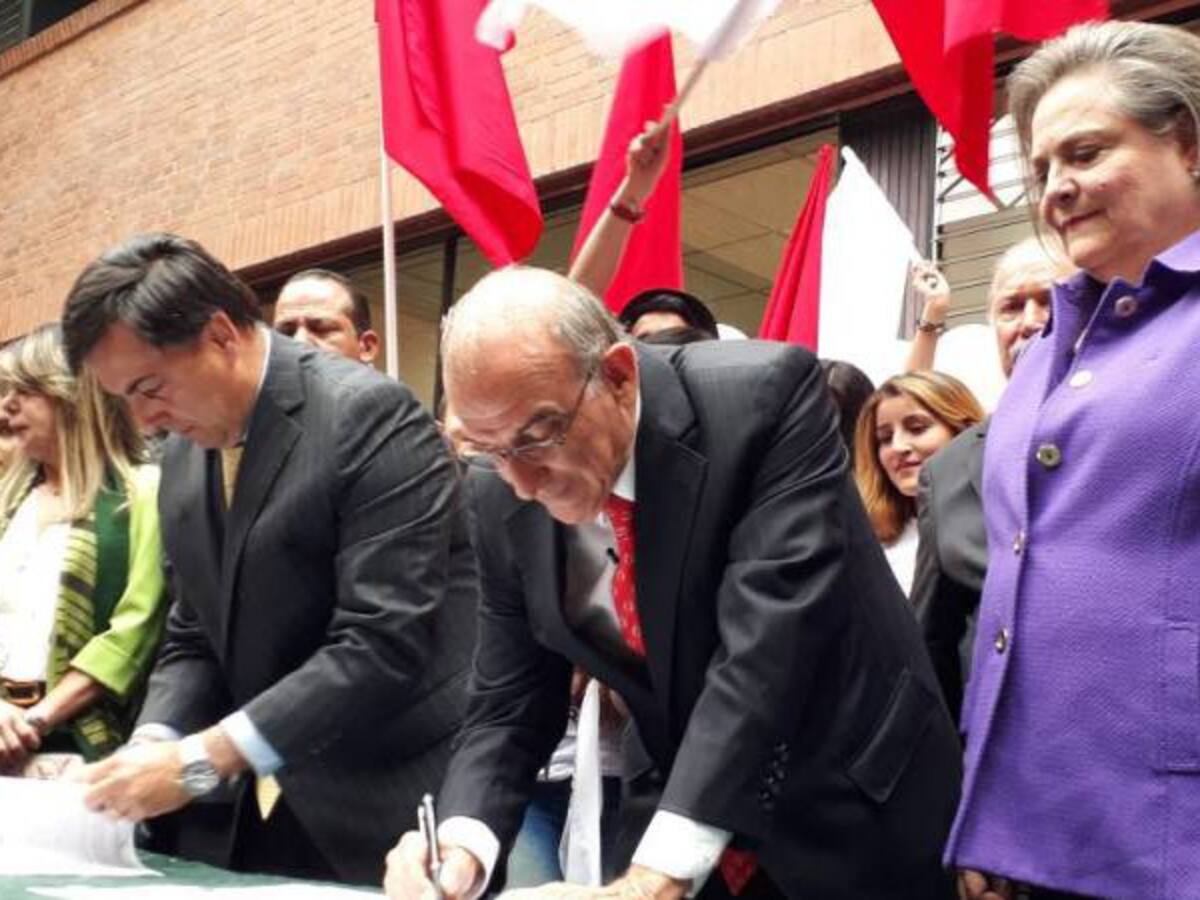 De la Calle promete acabar las corridas de toros en el país