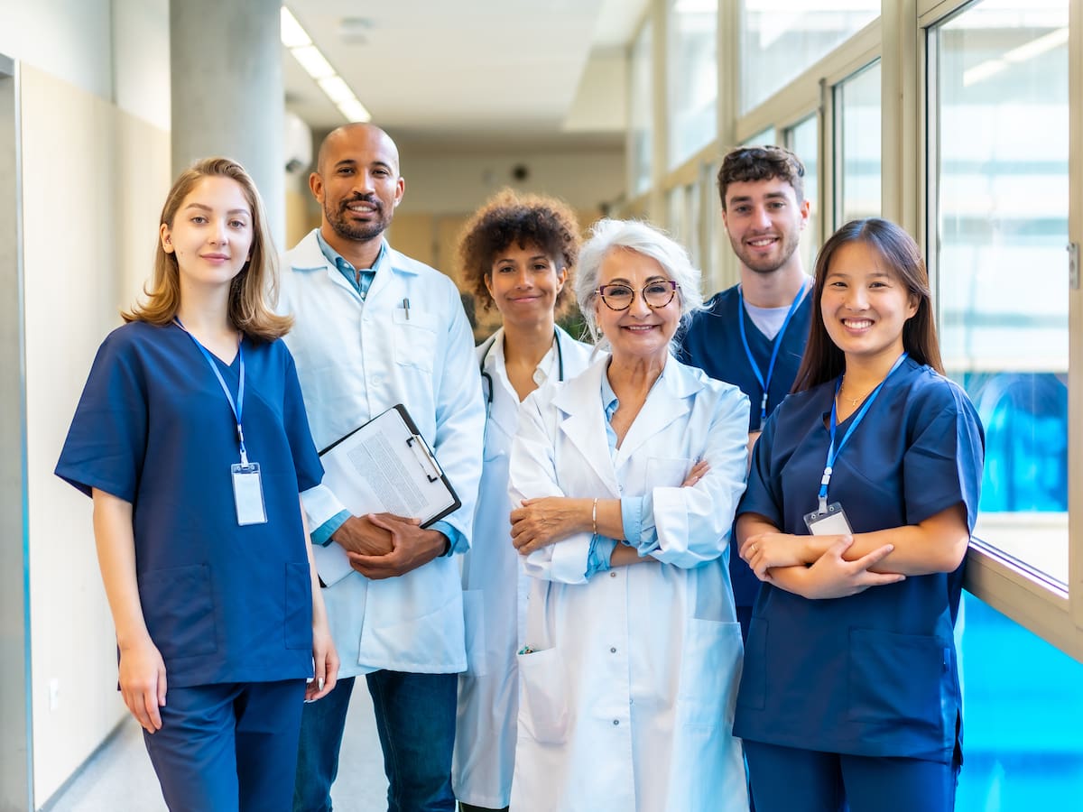 73 profesionales de la salud colombianos son nominados a premios que reconocen la excelencia médica