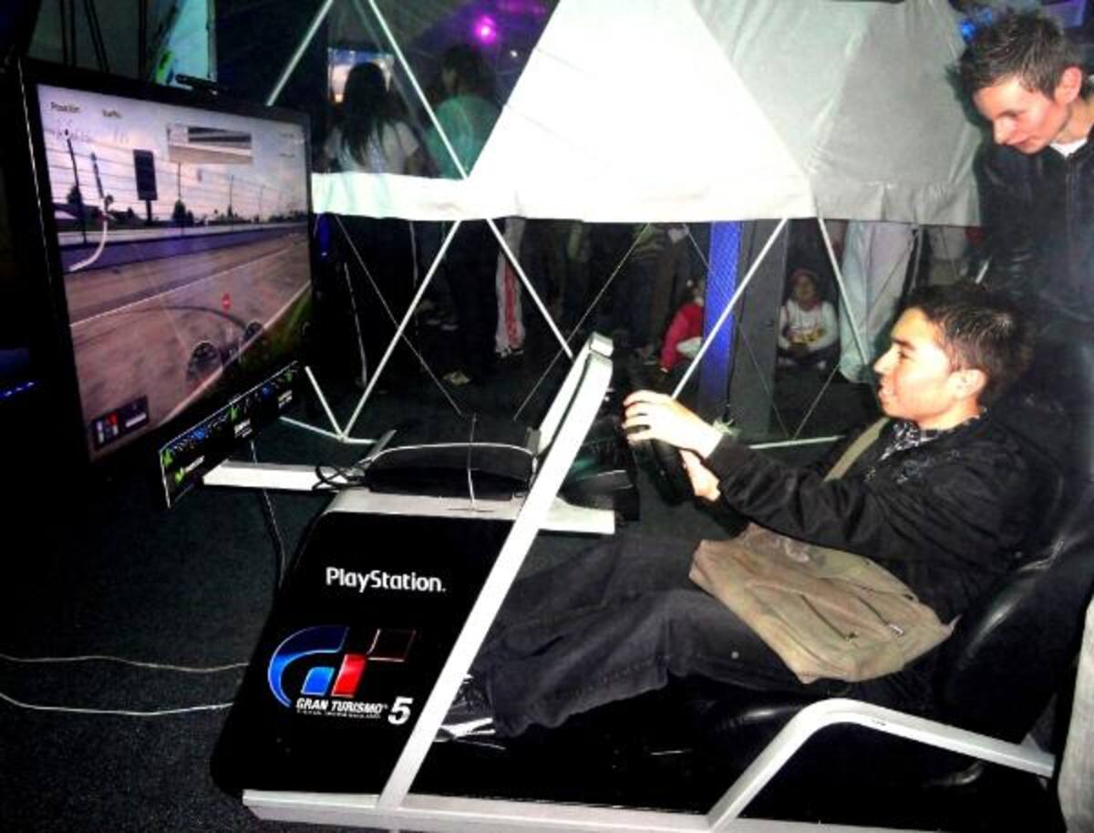 Diferentes consolas, juegos y personas han confluído en el Campus Party 2011.