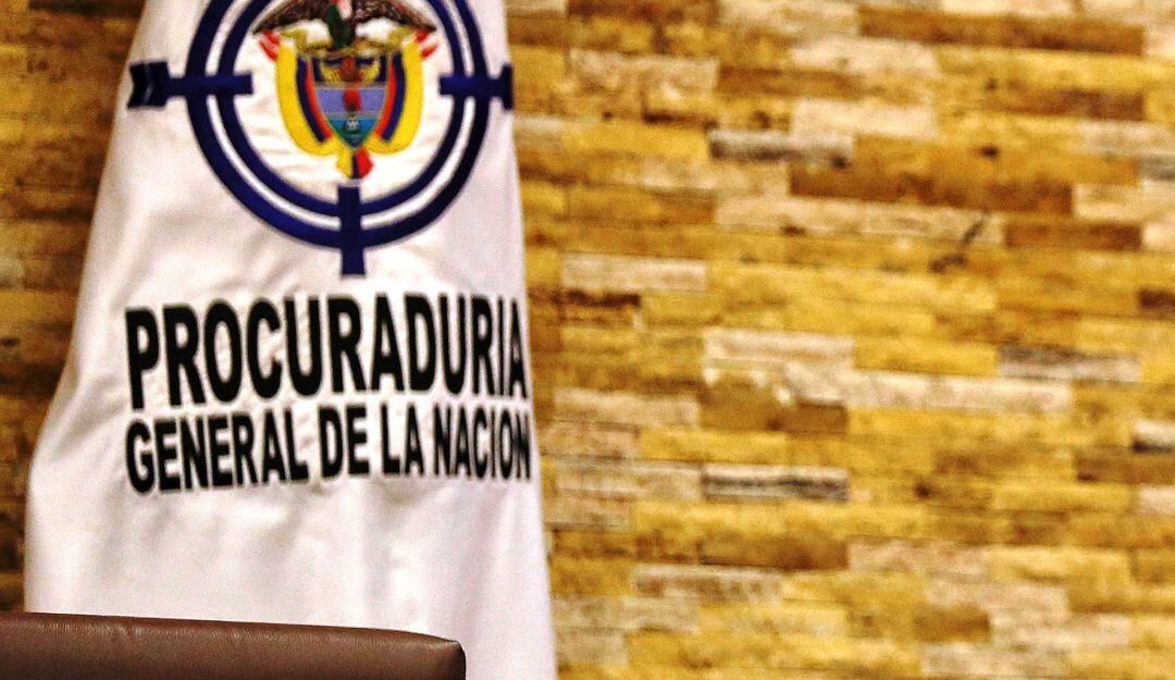 Por presunto abandono del cargo, faltando sin justificación alguna a 45 sesiones citadas por la corporación