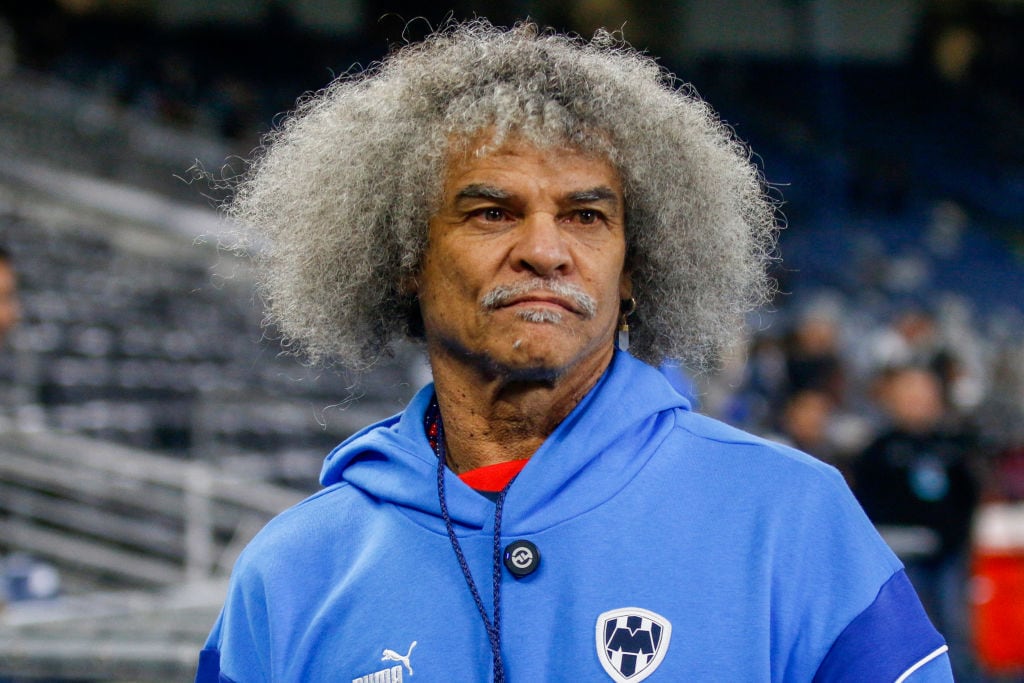 Carlos 'El Pibe' Valderrama, luciendo la indumentaria de Monterrey. (Photo by Julio Cesar AGUILAR / AFP) (Photo by JULIO CESAR AGUILAR/AFP via Getty Images)