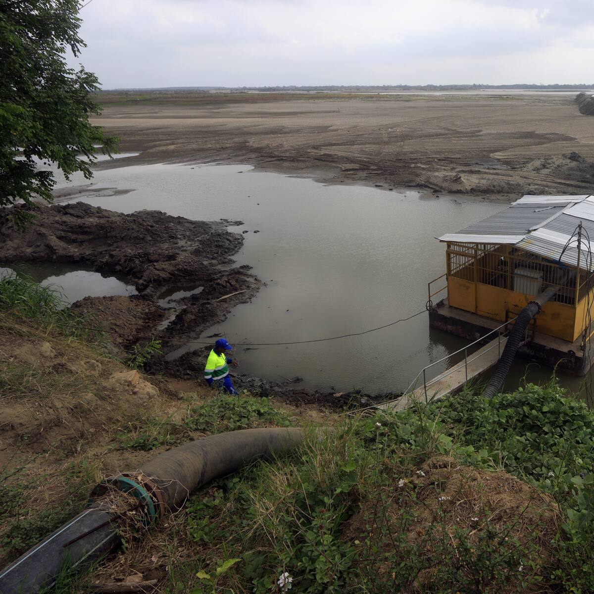 Fenómeno de El Niño: disminución del río Magdalena afectó barcazas con productos