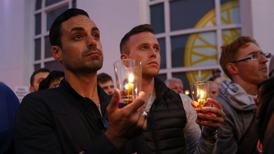 Vigilia por las víctimas del tiroteo en Orlando. Foto: Agencia EFE