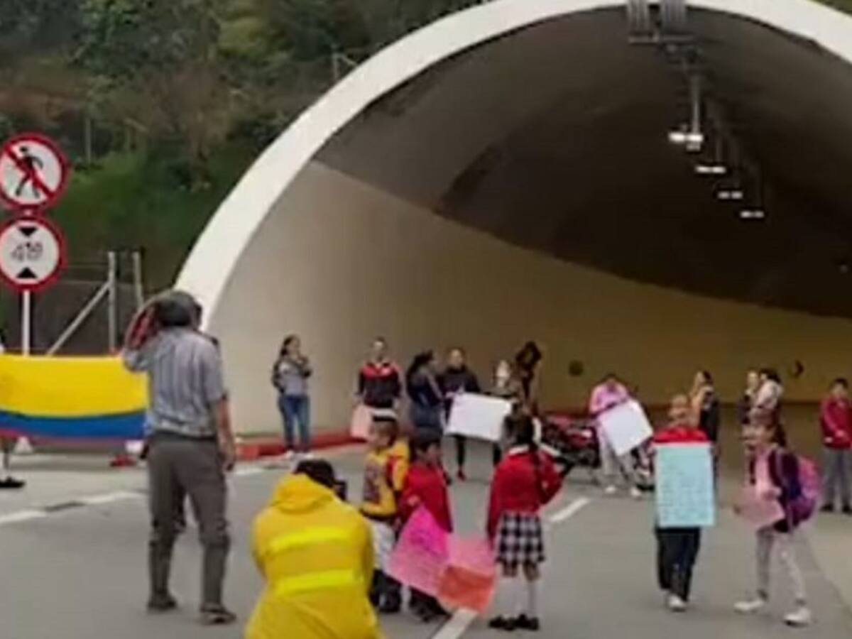 Protesta por falta de transporte escolar en escuela San Rafael de Calarcá