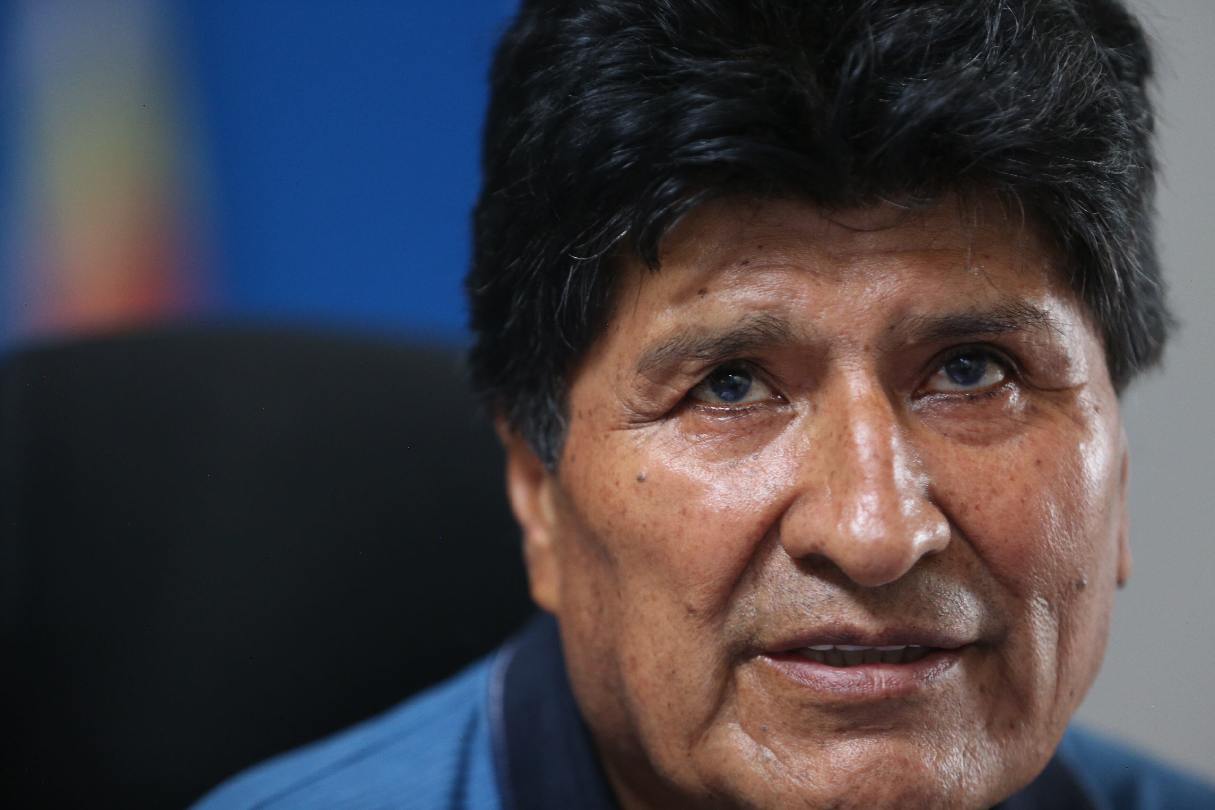 AME2018. LA PAZ (BOLIVIA), 17/01/2025.- Fotografía de archivo del 6 de noviembre de 2024 del expresidente de Bolivia, Evo Morales (2006-2019), durante una entrevista con EFE en Lauca Ñ (Bolivia). Evo fue declarado este viernes en "rebeldía" por un tribunal, ya que por segunda vez no se presentó a la audiencia sobre el caso en su contra por trata "agravada" de personas en la que se investiga una presunta relación con una menor con la que habría tenido un hijo. EFE/ Luis Gandarillas ARCHIVO