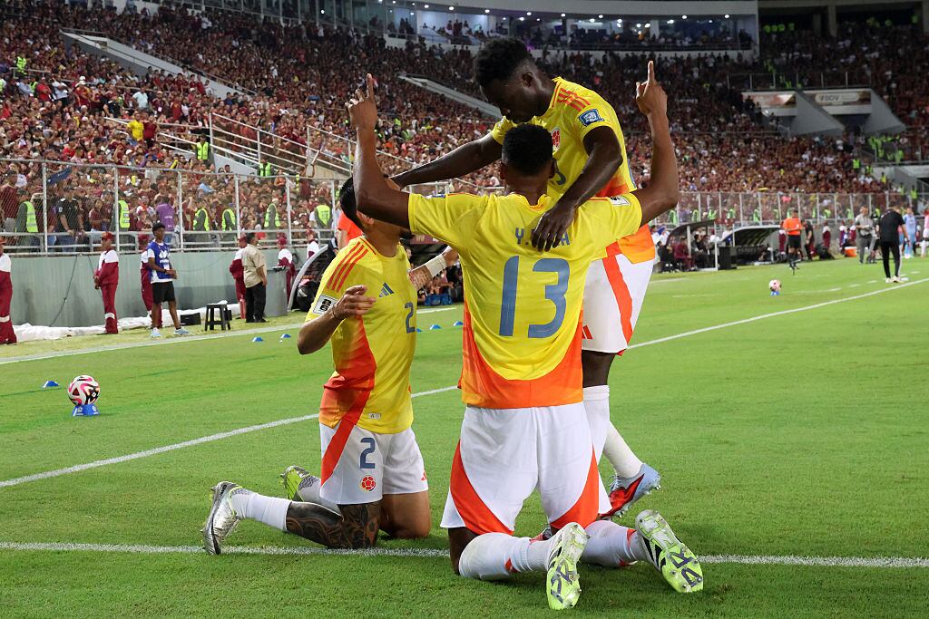 Yerry Mina celebrando su gol con Colombia ante Venezuela /Getty Images