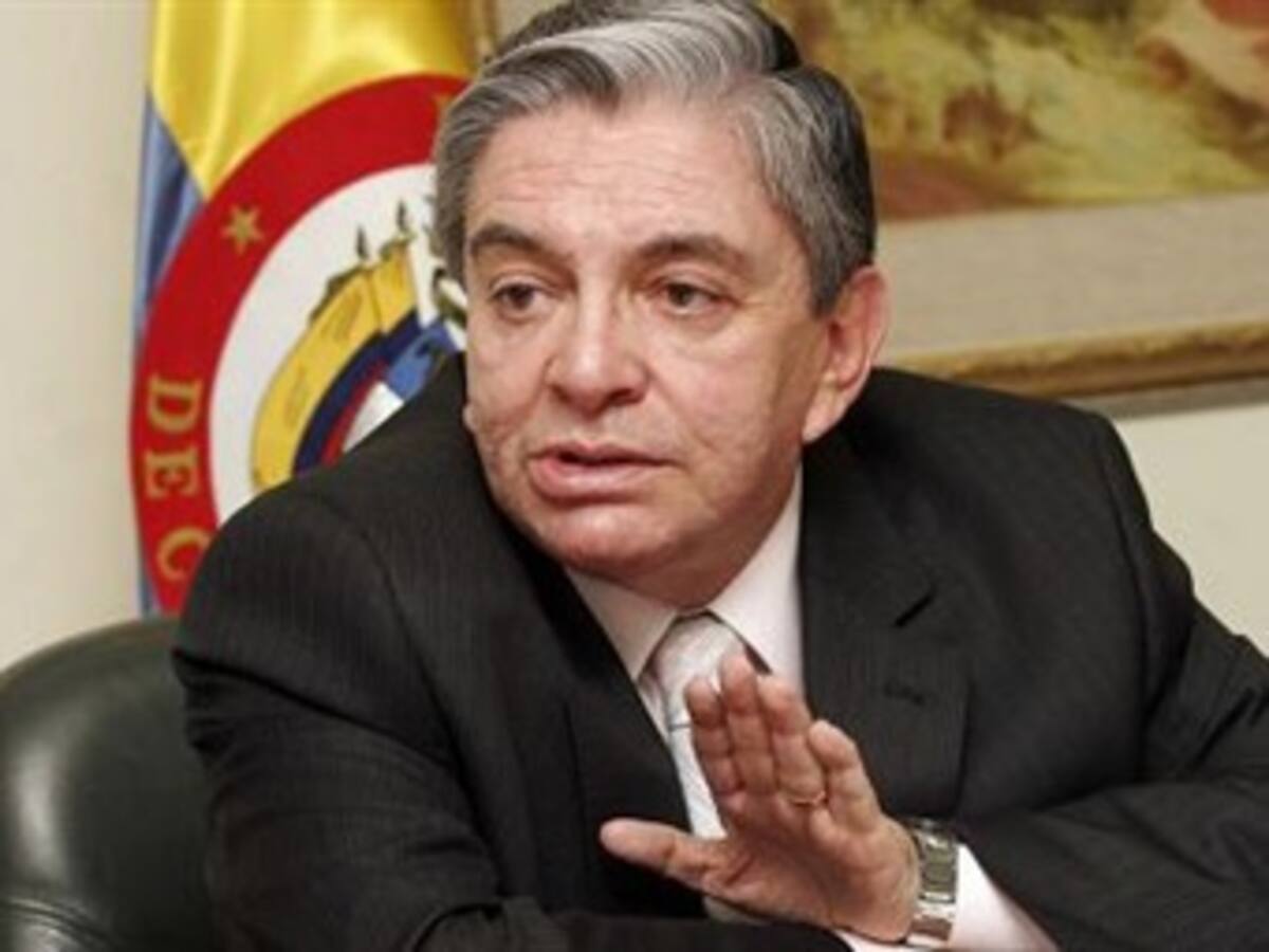 Ministro del Interior pide a Procuraduría investigar eventuales prebendas a su hermano
