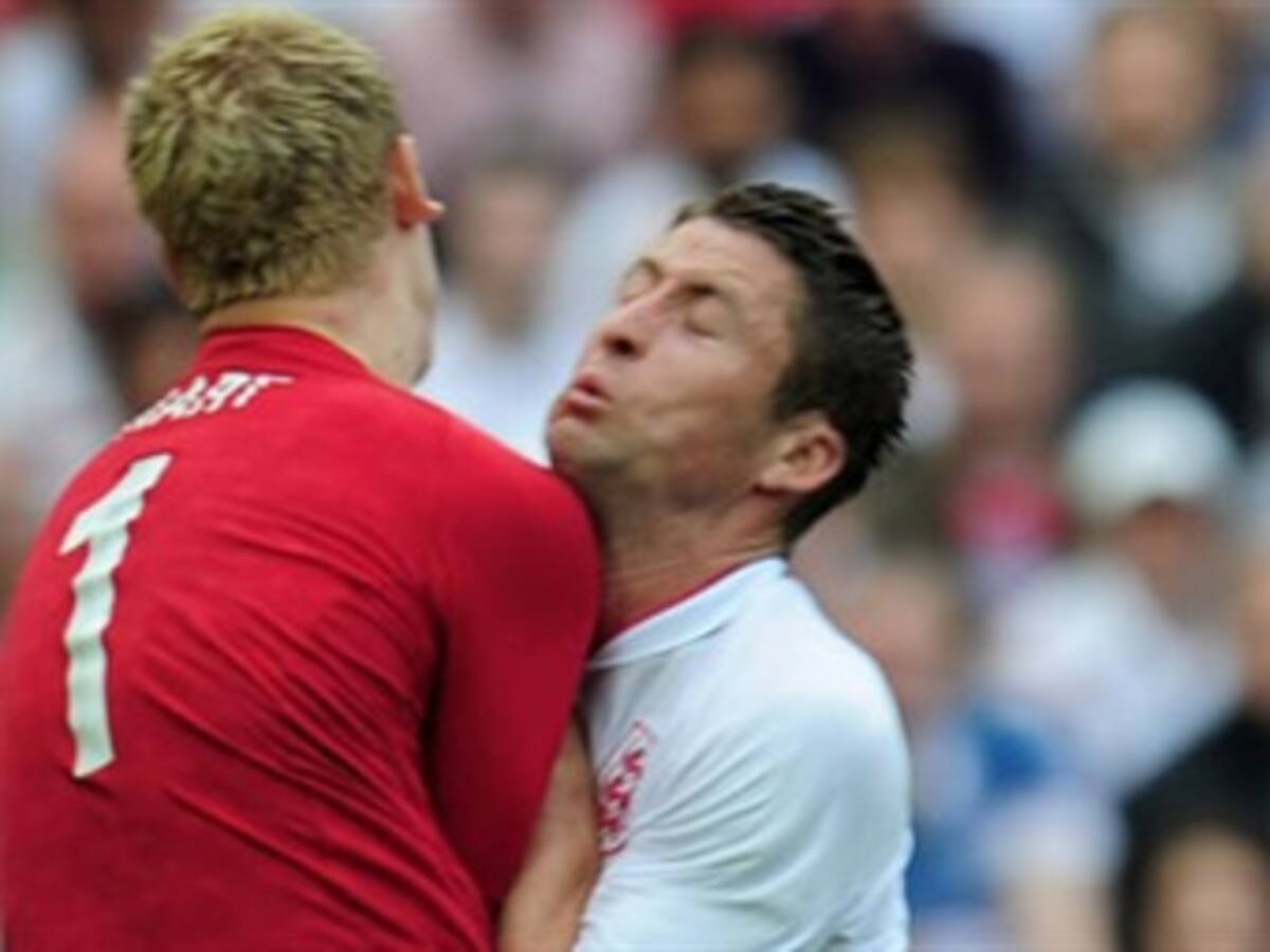 El inglés Gary Cahill se fracturó la mandibula y se perderá la Eurocopa