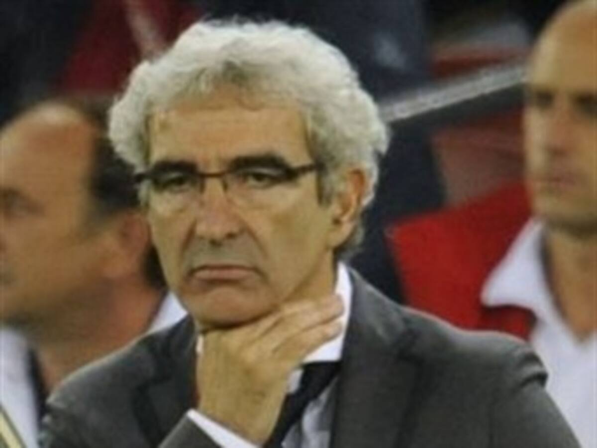 Domenech culpa a la prensa del motín de los jugadores franceses en el Mundial