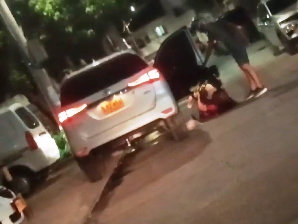 Sorprenden a policía de la metropolitana de Cartagena golpeando a una mujer
