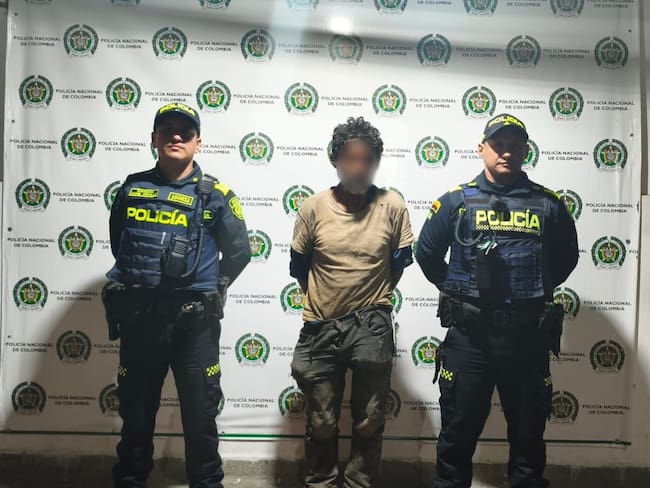 El presunto agresor fue capturado en flagrancia en Garzón tras la denuncia ciudadana que permitió salvar la vida del gato.