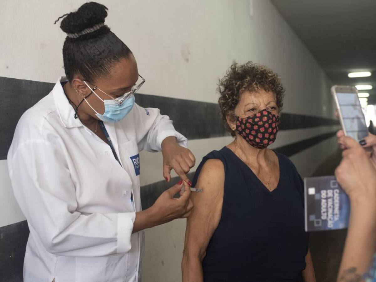 Médicos brasileños estarían inyectando aire en vez de vacunas COVID-19