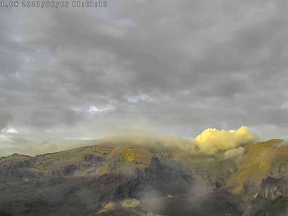 Volcán Nevado del Ruiz: persisten sismos y emisión de ceniza
