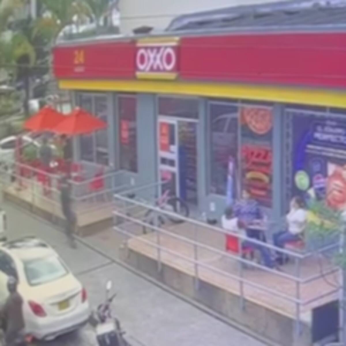 Vuelva y juega delincuentes en moto atracaron ciudadanos en un local comercial al norte de Armenia