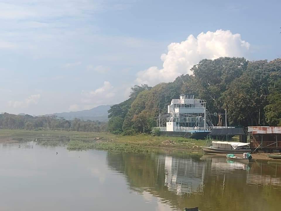 Bajo nivel en la represa de Betania.