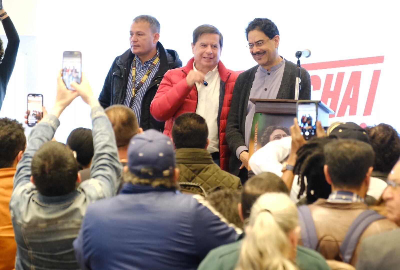 Iván Cepeda sella coalición con En Marcha para fortalecer bloque rumbo a presidenciales