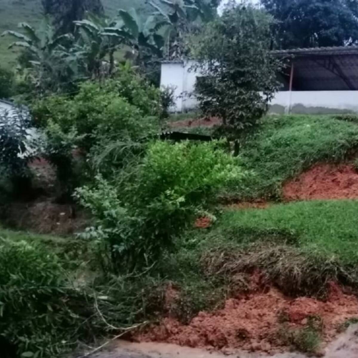 Lluvias afectaron tres viviendas y un colegio en Santander
