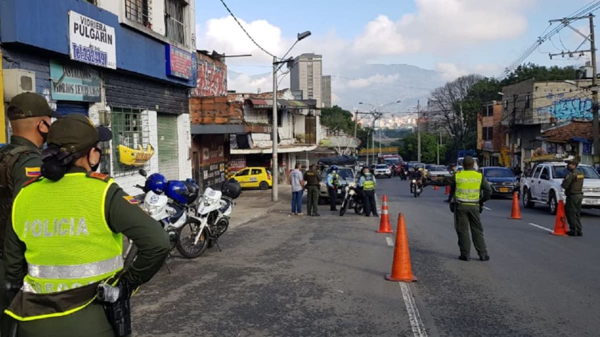 Policía aumenta uniformados para controlar toque de queda en Medellín