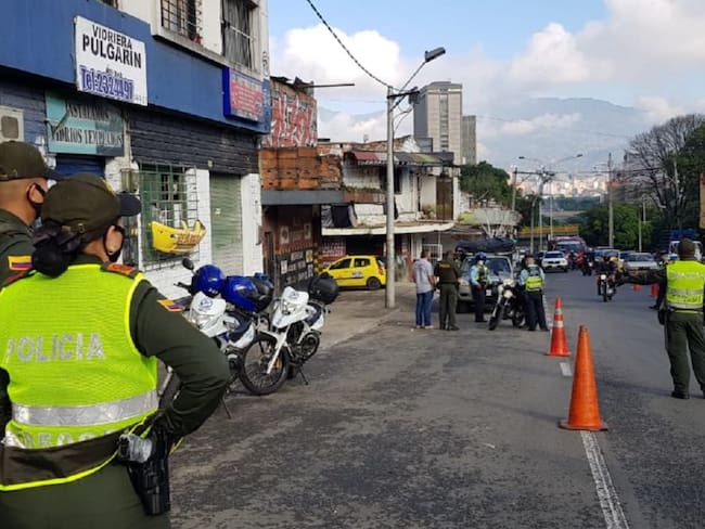 Policía aumenta uniformados para controlar toque de queda en Medellín
