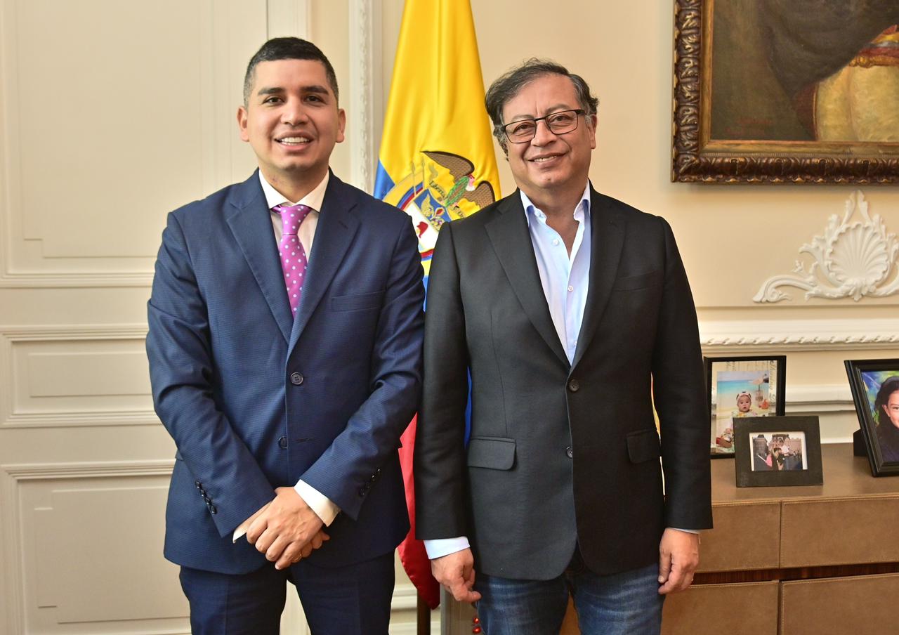 Presidente Gustavo Petro y Jhonatan Malagón Presidente de Asobancaria