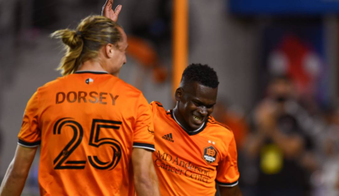 Carlos Darwin Quintero festeja su gol ante Seattle Sounders.