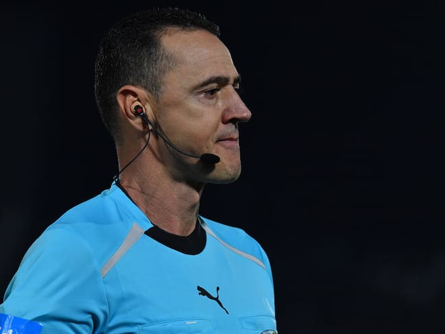 ASUNCION, PARAGUAY - MAY 20: Referee Wilmar Roldan looks on during a Copa CONMEBOL Sudamericana 2026 Group G match between Olimpia and Vasco da Gama at Estadio Defensores del Chaco on May 20, 2026 in Asuncion, Paraguay. (Photo by Christian Alvarenga/Getty Images)