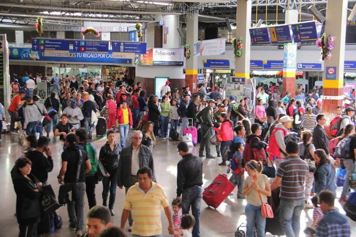 Desde el 24 de diciembre la terminal de transporte y el aeropuerto El Dorado han estado con gran afluencia de pasajeros que irán a otras ciudades o países para disfrutar de las fiestas de esta época. Fin de año no será la excepción.