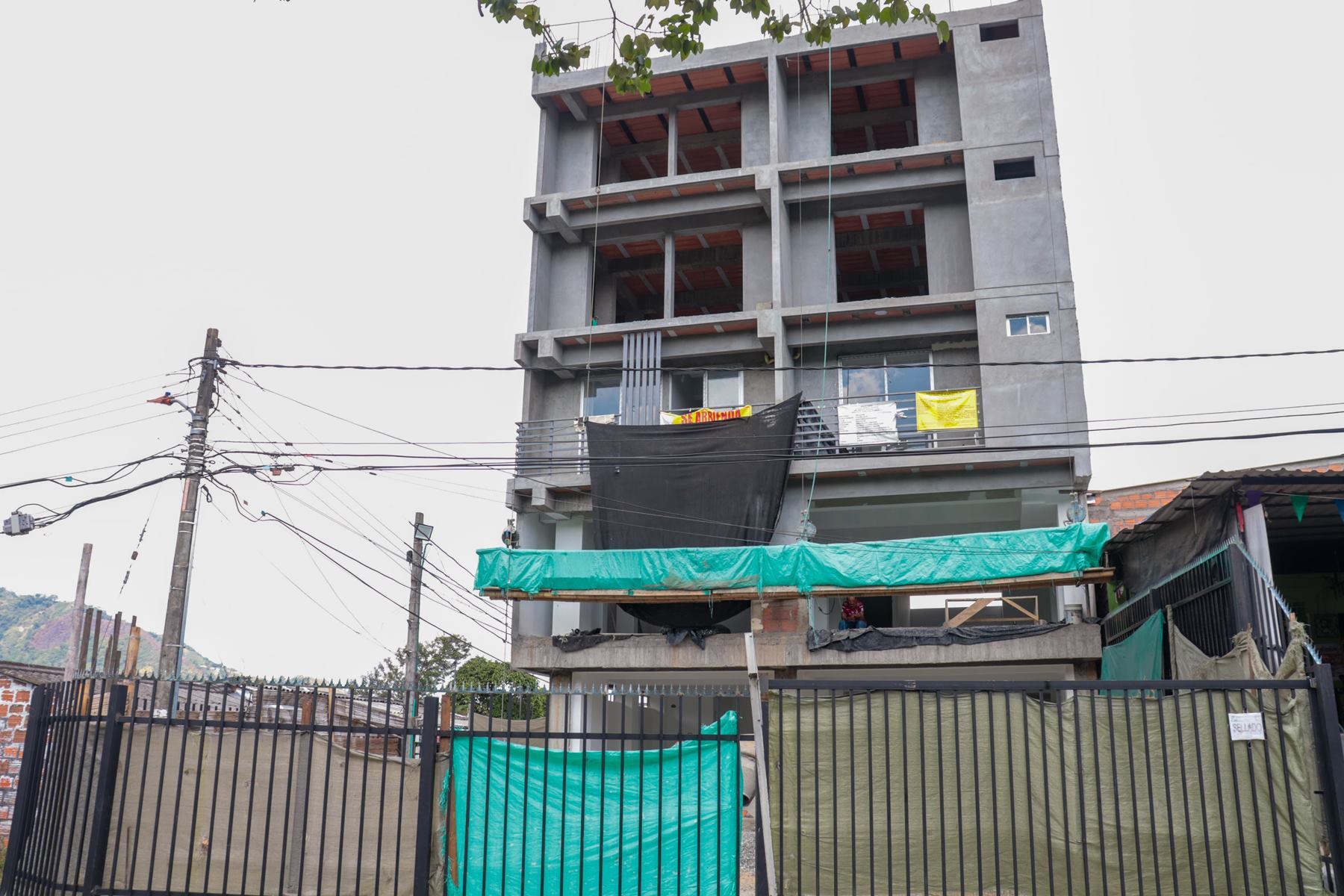 Cierre de obra en Ibagué