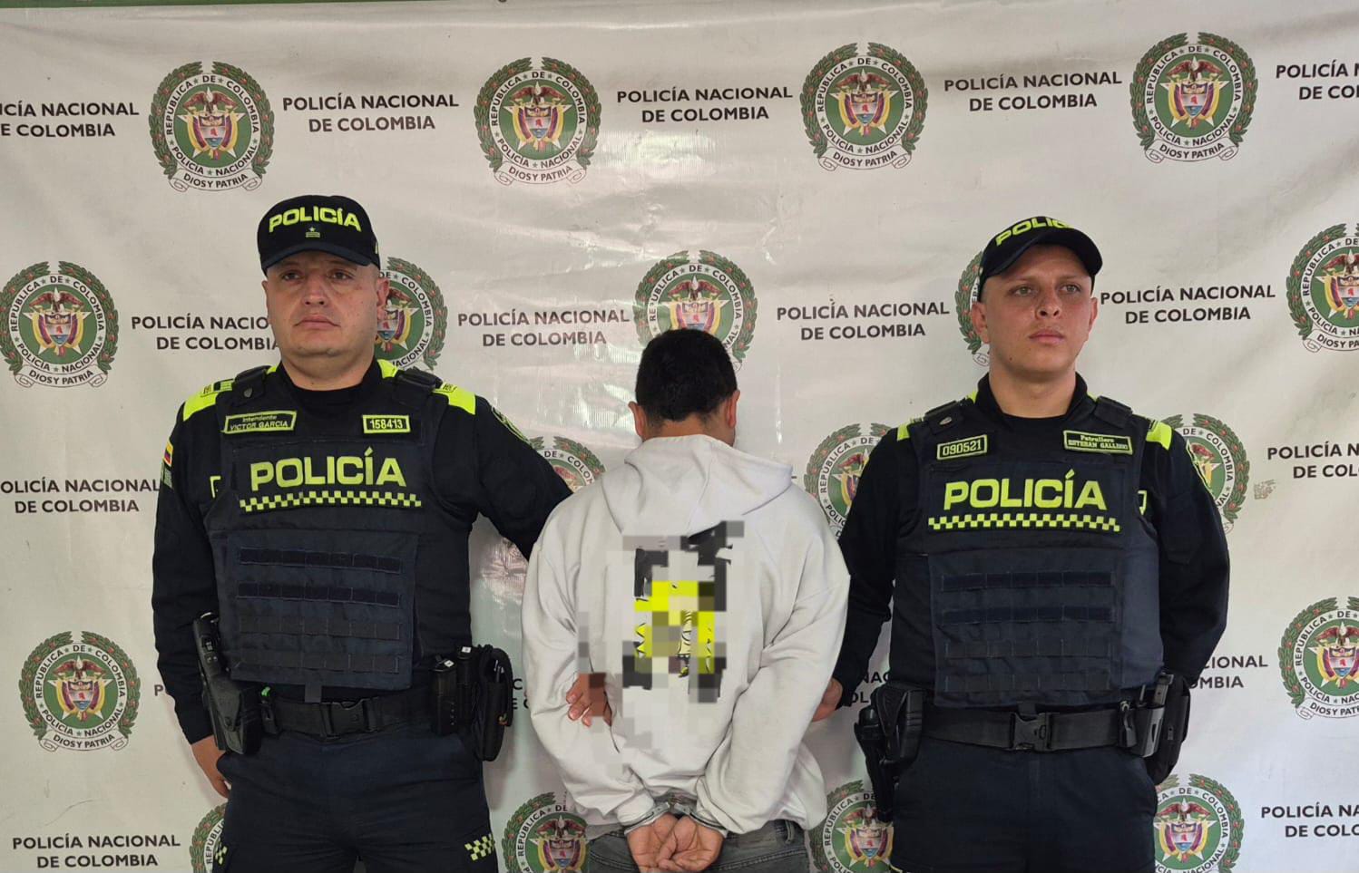 Hombre capturado en Armenia con circular azul de Interpol. Foto: Cortesía Policía, Quindío
