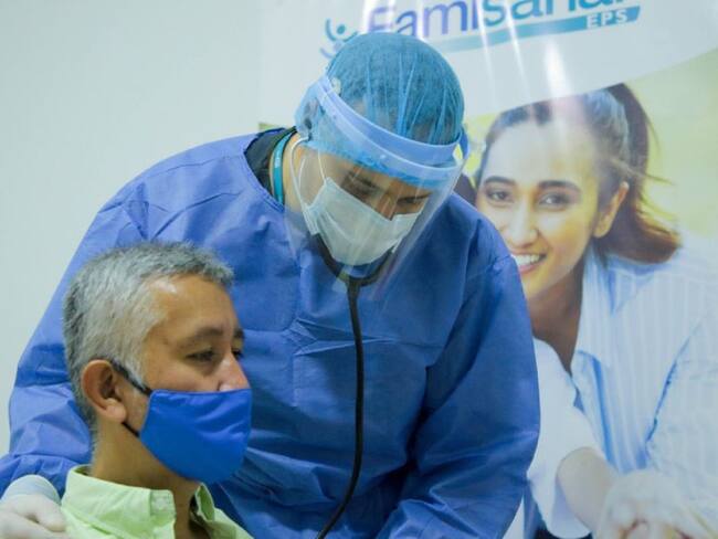 Aplican pruebas de COVID-19 a operadores de Metrolínea