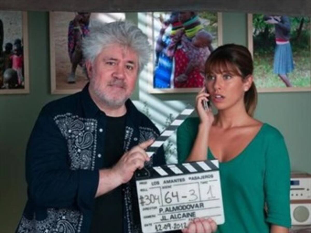 Lo mejor que puedo hacer ahora por el pueblo español es divertirlo: Almodóvar
