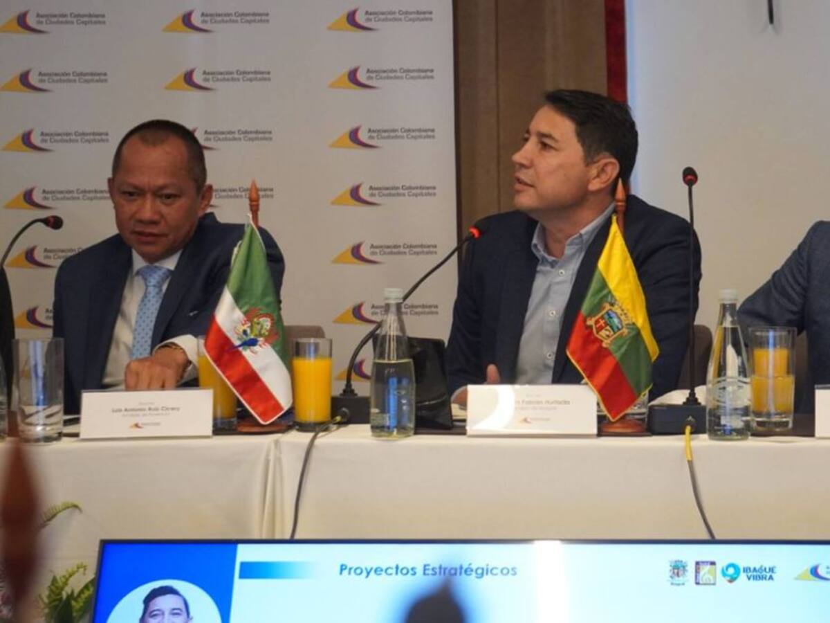 Inversión en infraestructura y movilidad, las peticiones de Hurtado a Petro