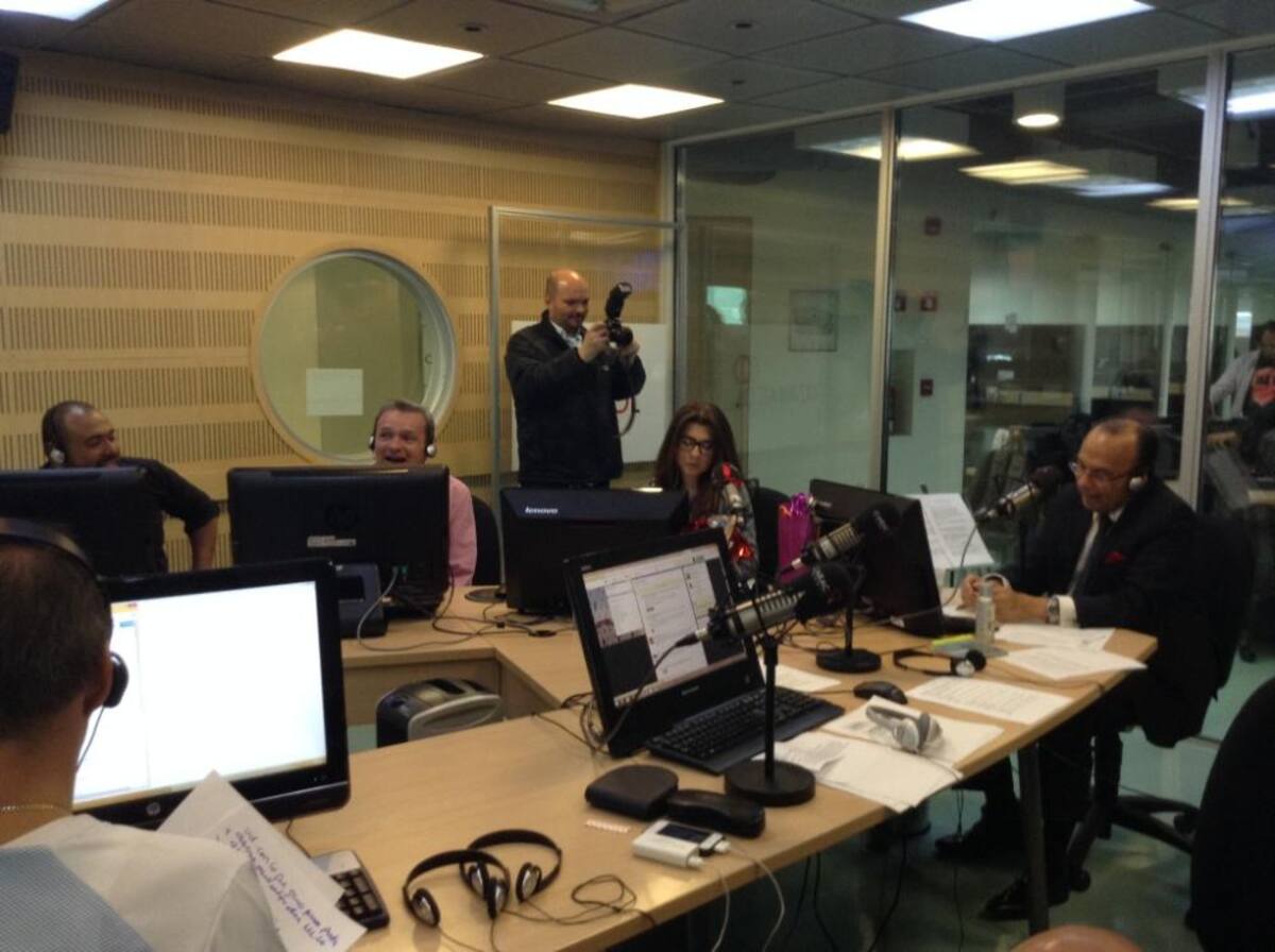 En un ambiente de nostalgia el equipo de Caracol se une para decir una vez más #GraciasPelaez.