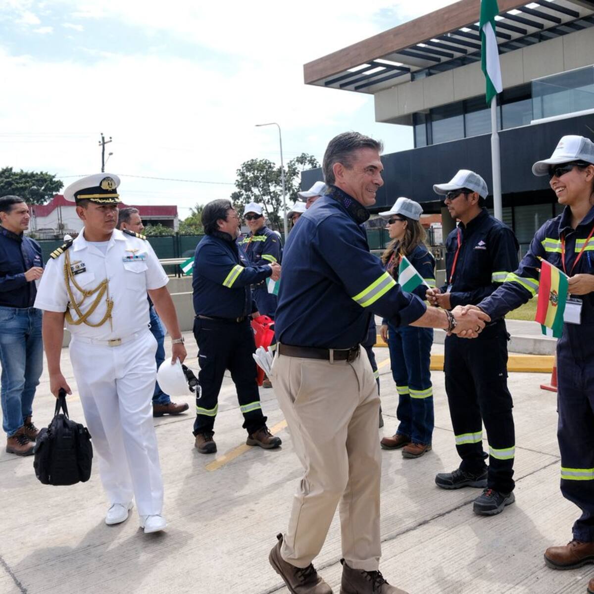 El presidente de Bolivia, Rodrigo Paz, anuncia la eliminación de la subvención al diésel