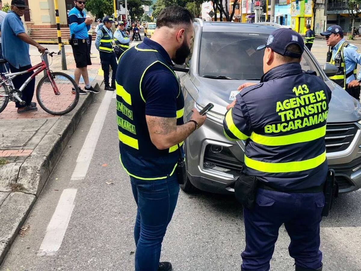 Hombre que alerta de retenes ahora cobra por avisar