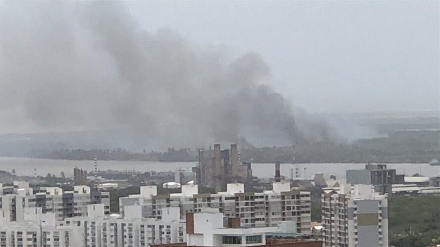 Esta quema fue ocasionada por los ocupantes ilegales de parcelas dentro del Parque.. Foto: CORTESIA CESAR LORDUY _ TWITTER