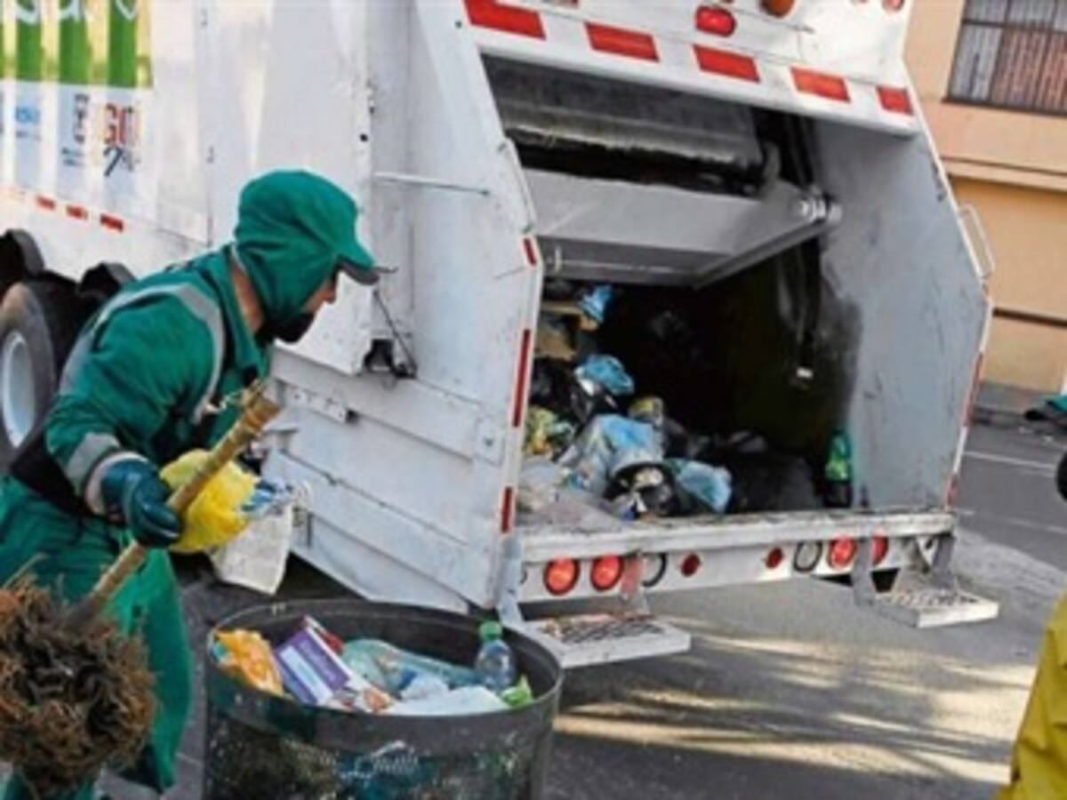 Más de 800 trabajadores de Aguas de Bogotá anuncian paro en el servicio de aseo