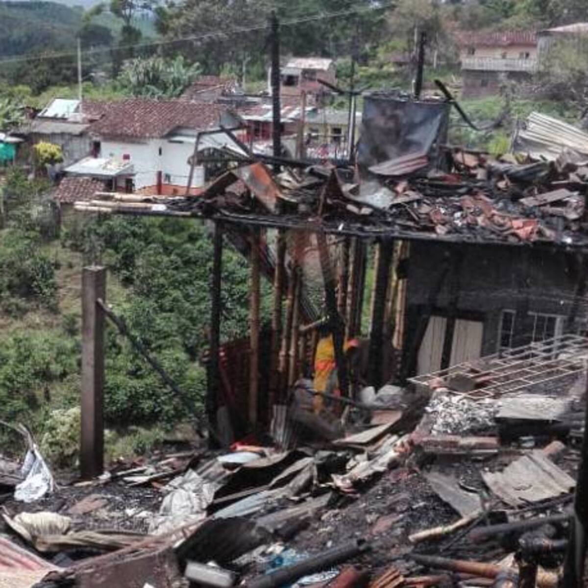 Una mujer muerta y 30 damnificados deja incendio en Montenegro, Quindío