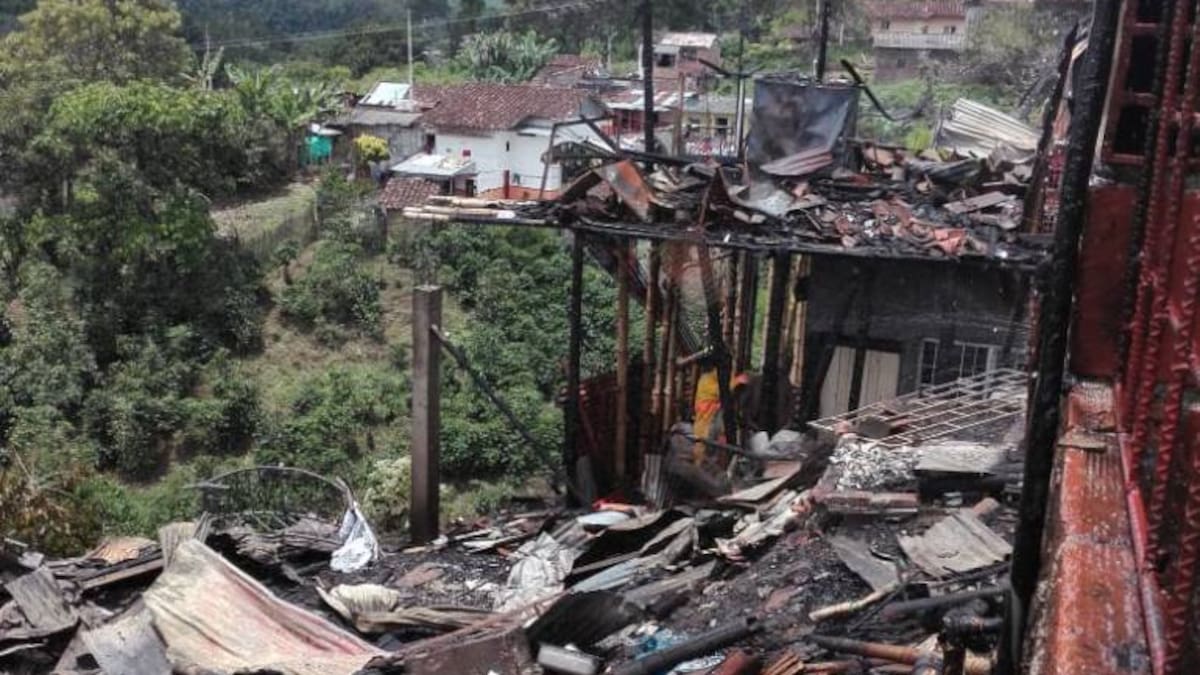 Una mujer muerta y 30 damnificados deja incendio en Montenegro, Quindío