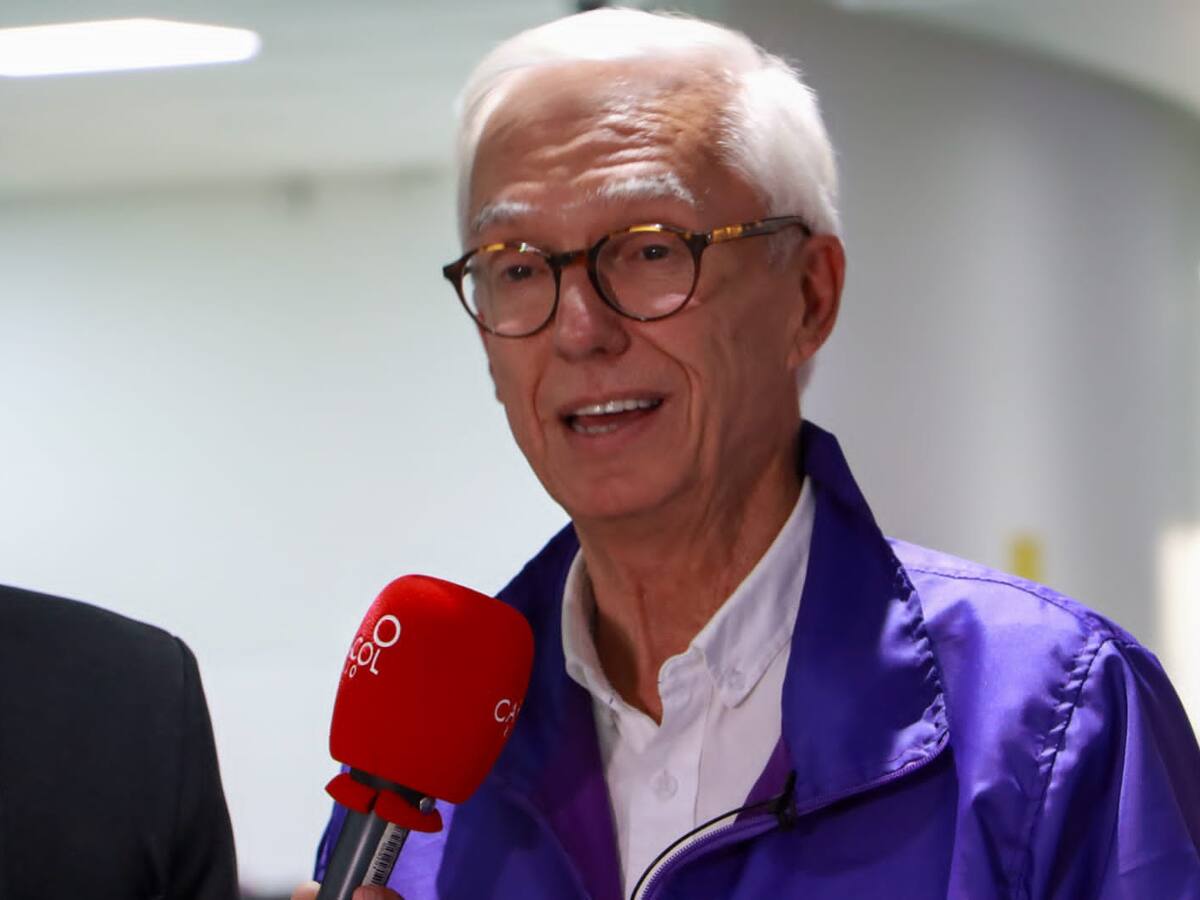 Así fue el cara a cara de Jorge Enrique Robledo y su imitador en La Luciérnaga