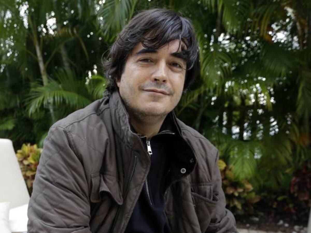 Las mujeres son más inteligentes para aceptar la bisexualidad: Bayly