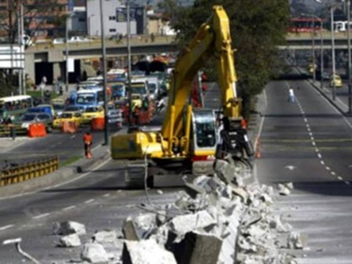 Bogotá se enfrentará a un 'descalabro financiero' si toma decisiones equivocadas por el retraso de obras
