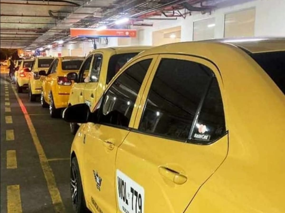 SuperTransporte: Reglas para el acceso de taxis a Terminales de Transporte y Aeropuertos