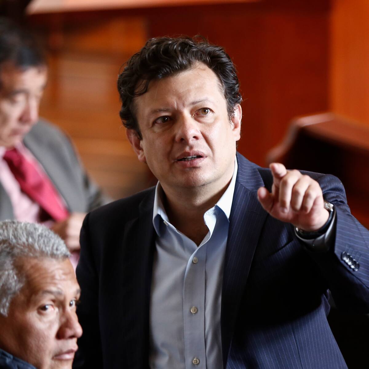 Escritoras, abogadas y periodistas acusan a Hollman Morris de intentar silenciar denuncias de acoso