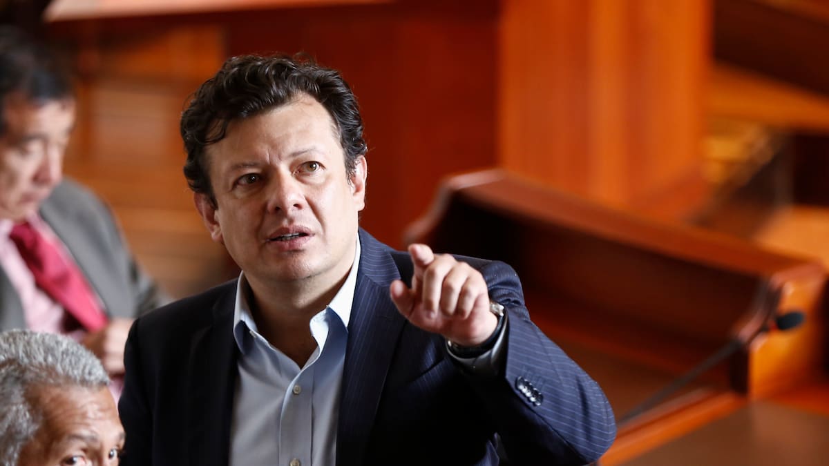 “Es un intento de censura”: Hollman Morris por carta de CRC que pide acceso a información de medios