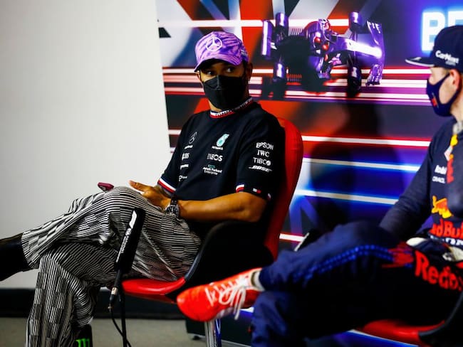 Lewis Hamilton y Max Verstappen luego del sprint del Gran Premio de Gran Bretaña 2021